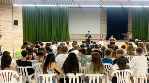 La policía organiza charlas en colegios e institutos sobre concienciación con motivo de las Fiestas de Sant Joan