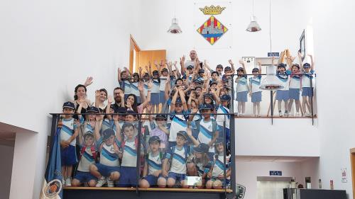 Visita de los alumnos del colegio de la Consolación en las dependencias de la Policía Local de Ciutadella