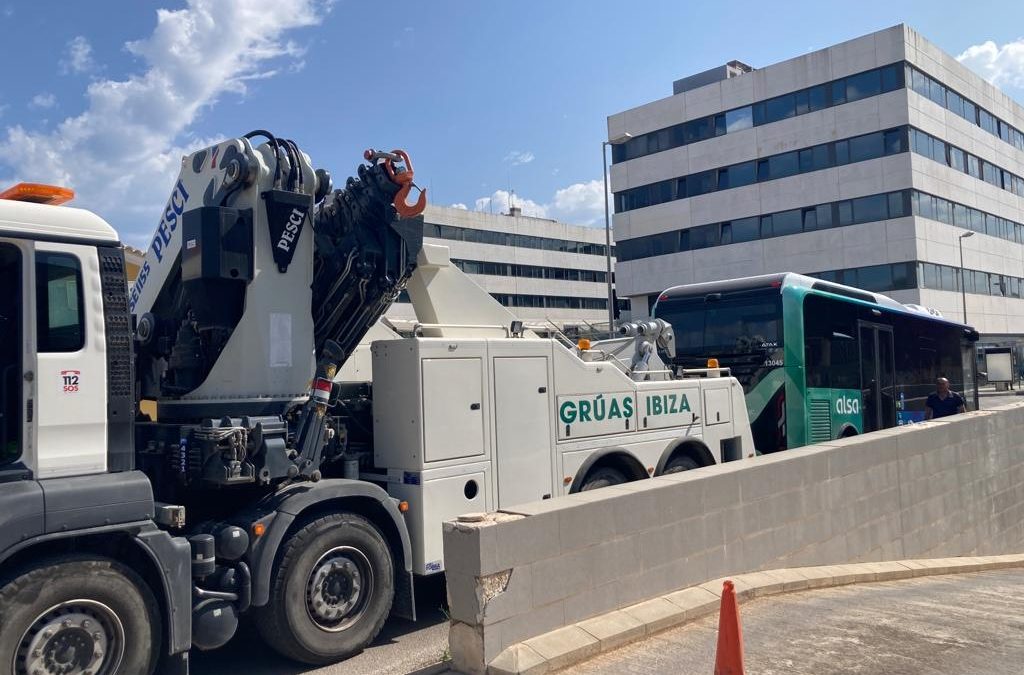 El grupo del PSOE Consell Insular denuncia un nuevo retraso en la puesta en marcha del nuevo servicio de autobuses