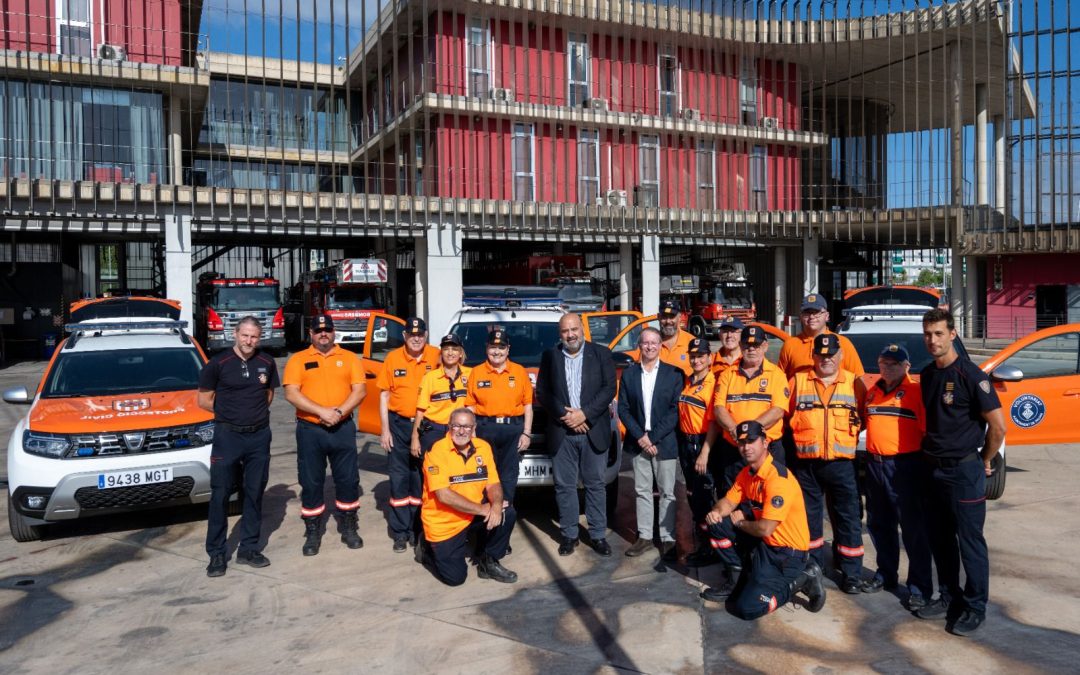 El alcalde de Palma entrega tres nuevos vehículos a la agrupación de voluntarios de protección civil
